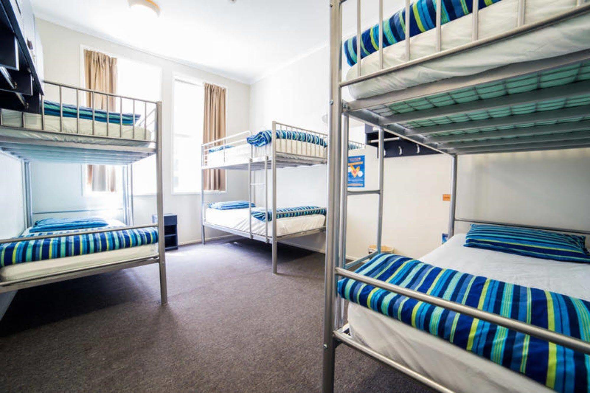 Nomads Capital Backpackers - Wellington (Adults Only) Hostel Екстериор снимка A typical room at a backpacker hostel